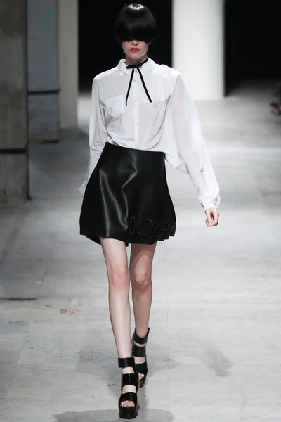 Look 10